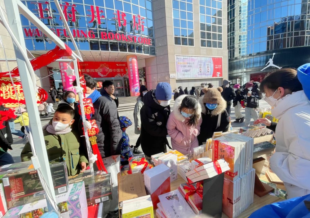 北京迎来新年初雪，铁警坚守岗位护平安一个司令部有多少人2023已更新(腾讯/哔哩哔哩)一个司令部有多少人