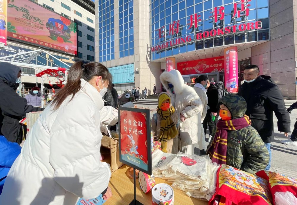北京迎来新年初雪，铁警坚守岗位护平安一个司令部有多少人2023已更新(腾讯/哔哩哔哩)一个司令部有多少人