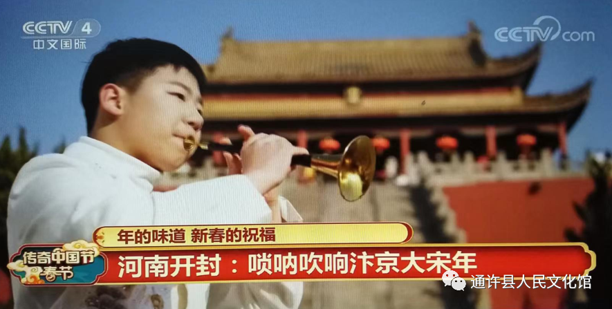 我县董氏唢呐祖孙三代传承人董胜利,董松恩,董懿憬,吹奏了《庆胜利》