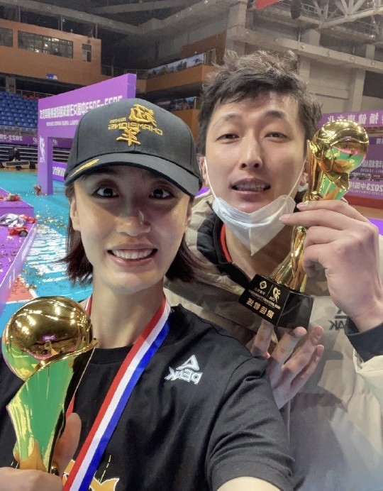 王媛媛带男友回家!袁心玥杨涵玉王梦洁组团跳伞!福建新年第一练