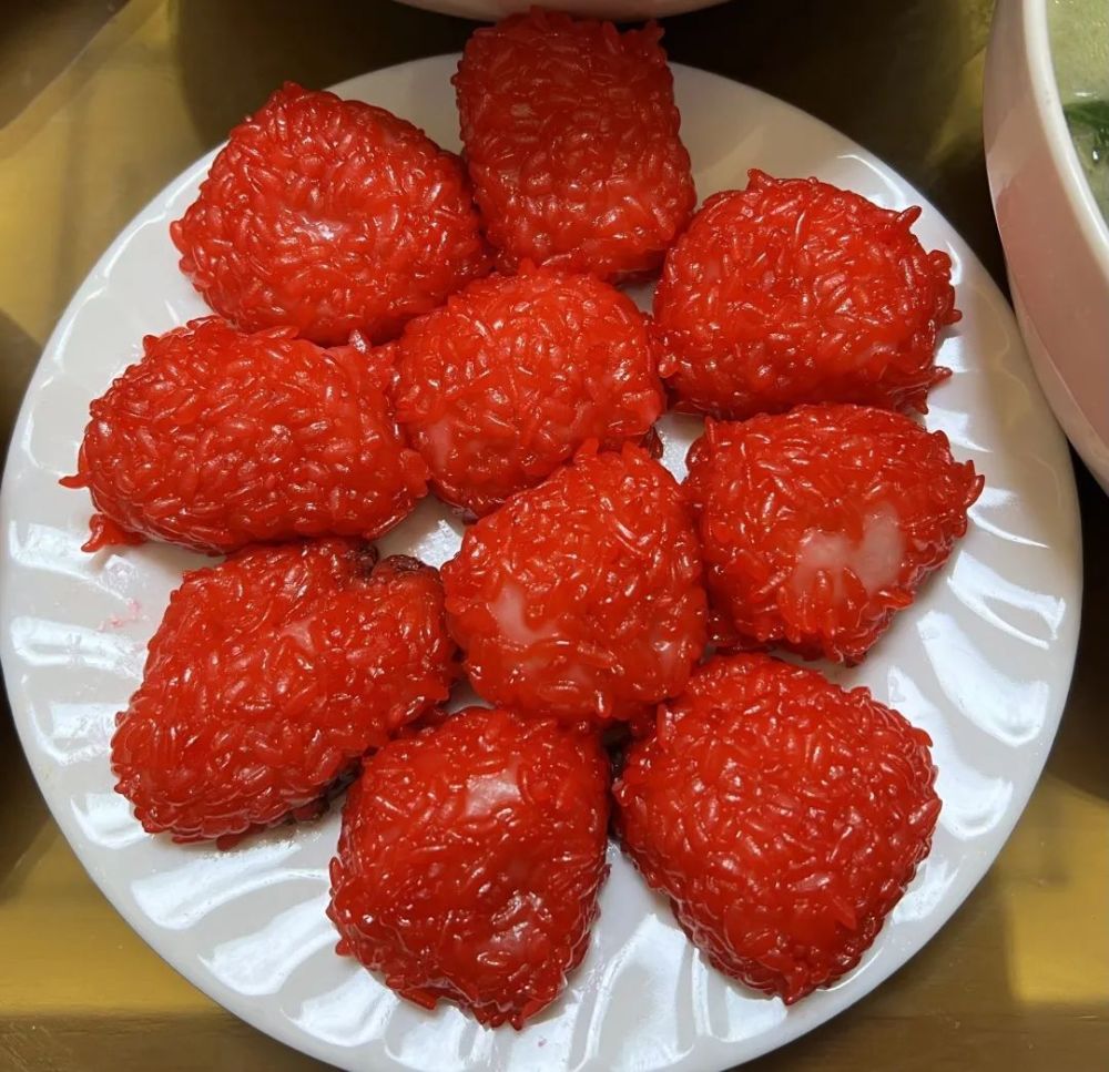 家乡年味丨吃一个杨梅馃新一年红红火火丨爱申活暖心春