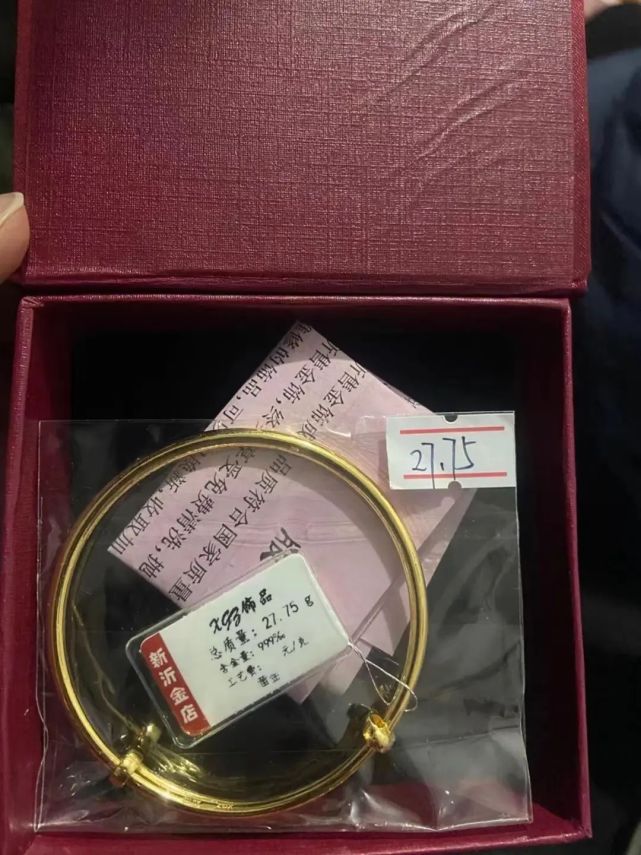 老夫妻花21万元买了17个金手镯,只因为