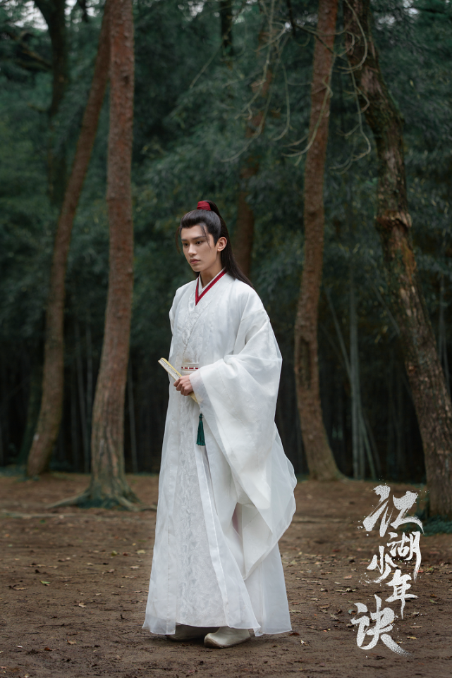 险时,也保持永不屈服的锐气,本片大胆启动多位新人演员担任主要角色