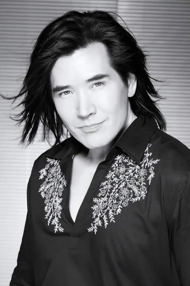 费翔回上海过年,与叶倩文分手41年后,他还没有结婚