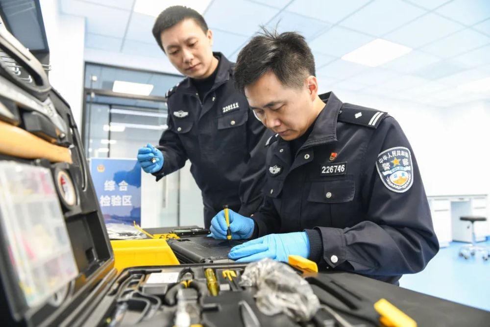 新春走警营｜江阴市公安局刑警大队：“‘硬核守护不停步，让百姓过个安心年”腾讯新闻 0964