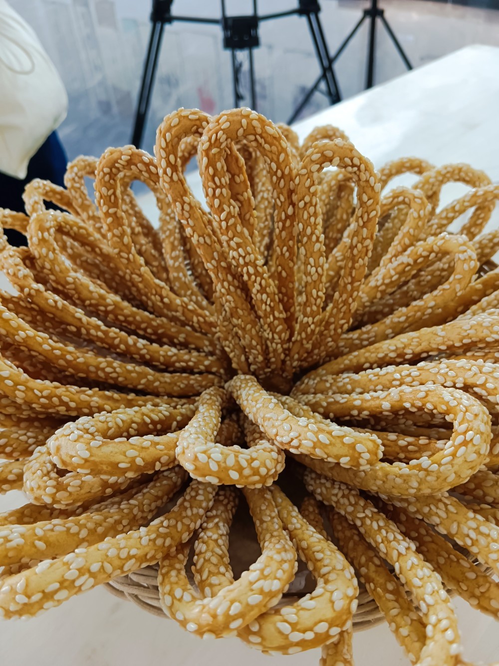 "老北京小吃十三绝"之馓子麻花:金黄环饼,入口脆如雪_腾讯新闻