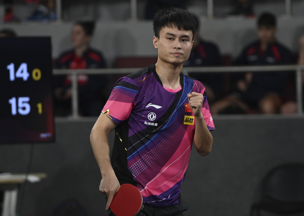 (体育)乒乓球——wtt多哈支线赛:周启豪晋级