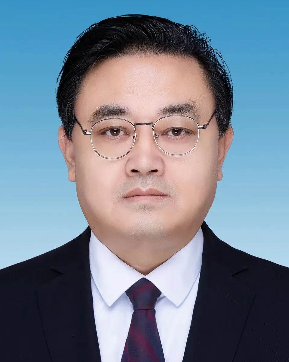 中共党员,省委党校大学学历,现任莱西市政府党组成员,副市长