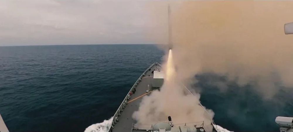 052D导弹驱逐舰“太原”舰垂发导弹实射画面曝光，超震撼！日本对美国的态度2023已更新(知乎/腾讯)日本对美国的态度