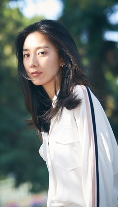 蒙古族美女朱顏曼滋,飾演《流浪地球2》女外交家,手機藏有彩蛋