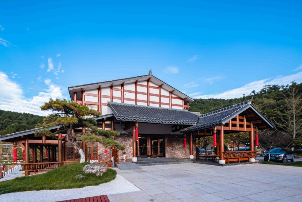 疗养身心酒足饭饱之后曾家山芷筑温泉酒店冬日氛围感拉到极致户外落着