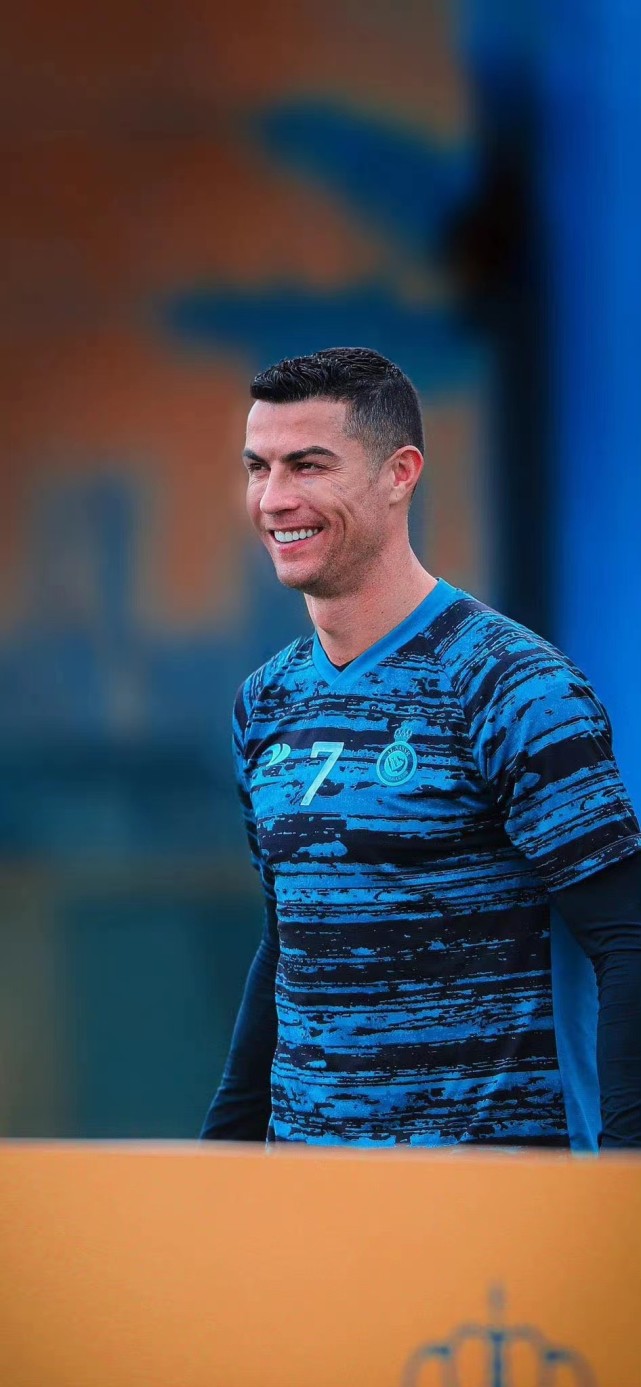 c罗发文预告明天的比赛:总裁享受在沙特的生活和训练