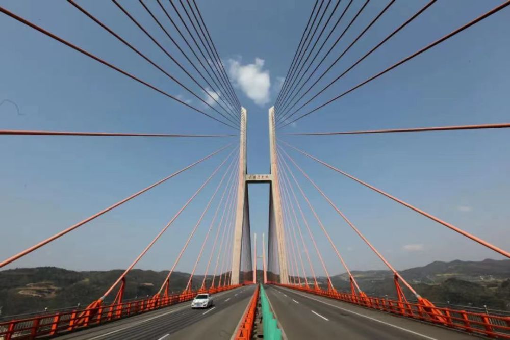 历史上的今天丨贵州省息黔高速六广河特大桥通车试运营_腾讯新闻