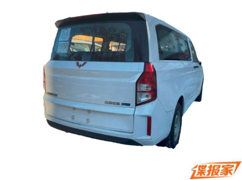 内饰与燃油版本基本一致五菱征程纯电动版测试谍照曝光