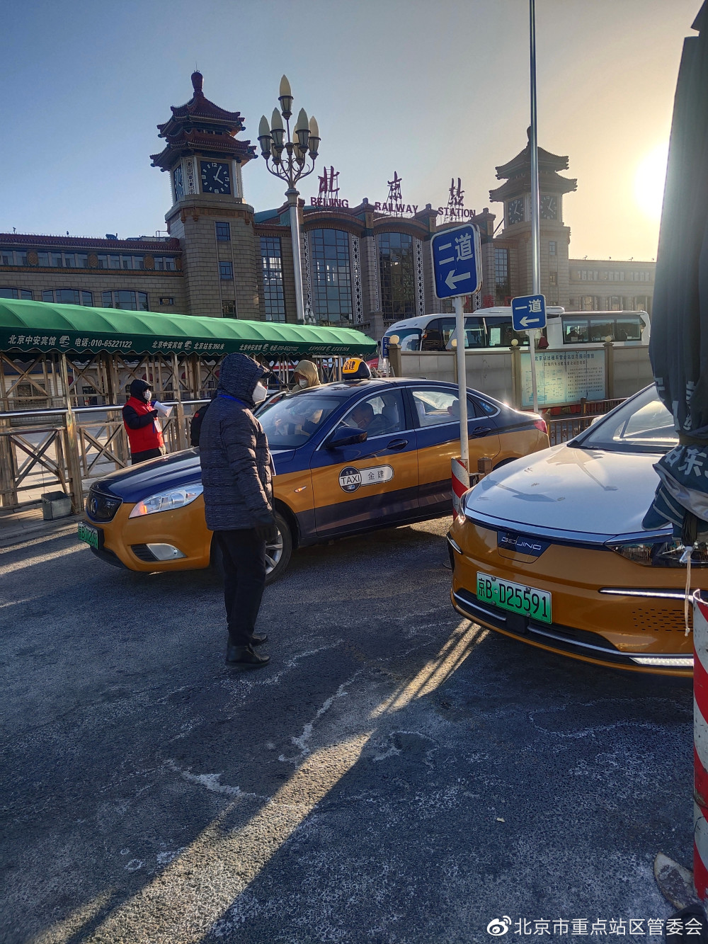 北京：公交加密、地铁延时、出租车保点，应对返程客流高峰三一和现代英语哪个好2023已更新(新华网/网易)三一和现代英语哪个好