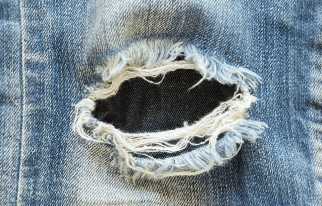 1,忌破衣烂衫因为传说中的穷神都是穿着破衣烂衫,所以年初六送穷神