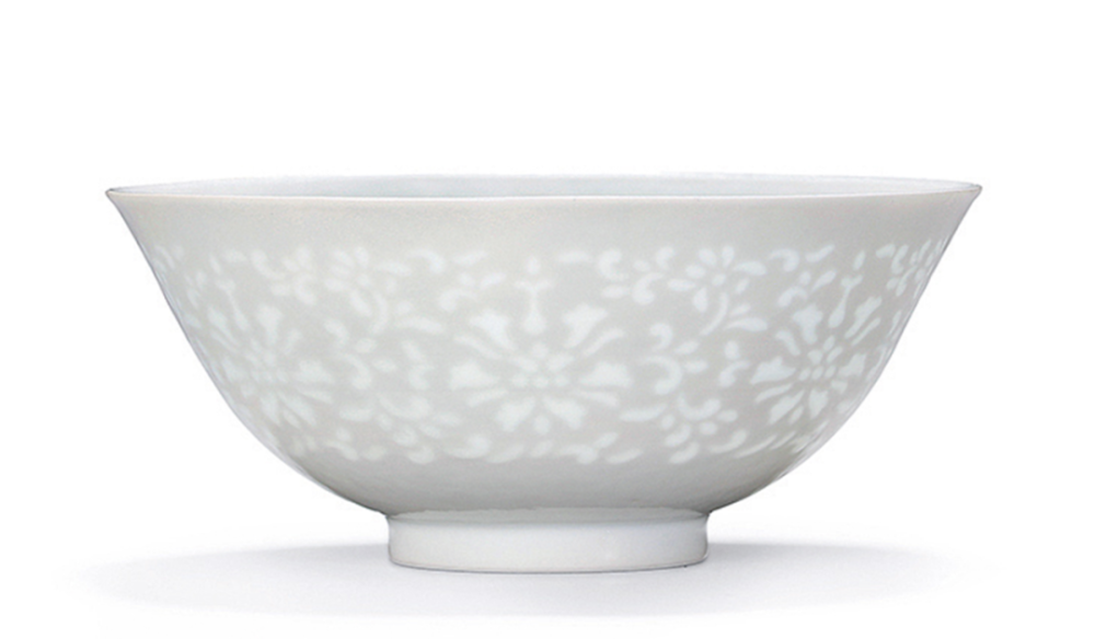 北京保利2022秋拍丨白釉玲珑瓷西番莲纹碗