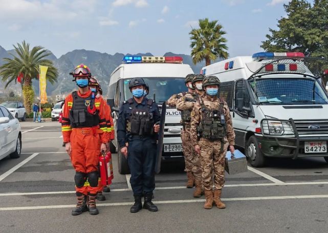 兴义消防联动公安武警开展联勤巡逻工作