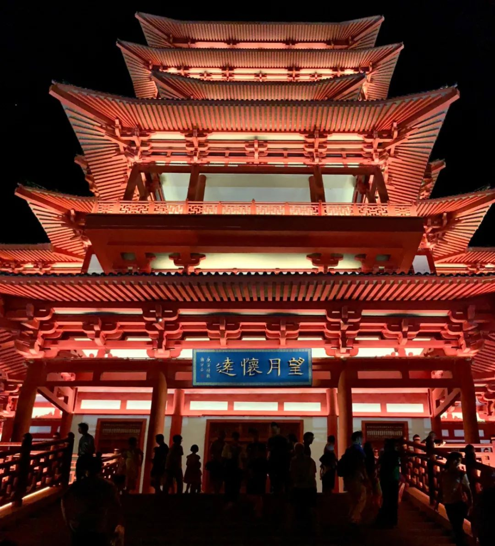 图源:小红书@yin位于三江交界处的张九龄纪念公园,夜晚可眺望