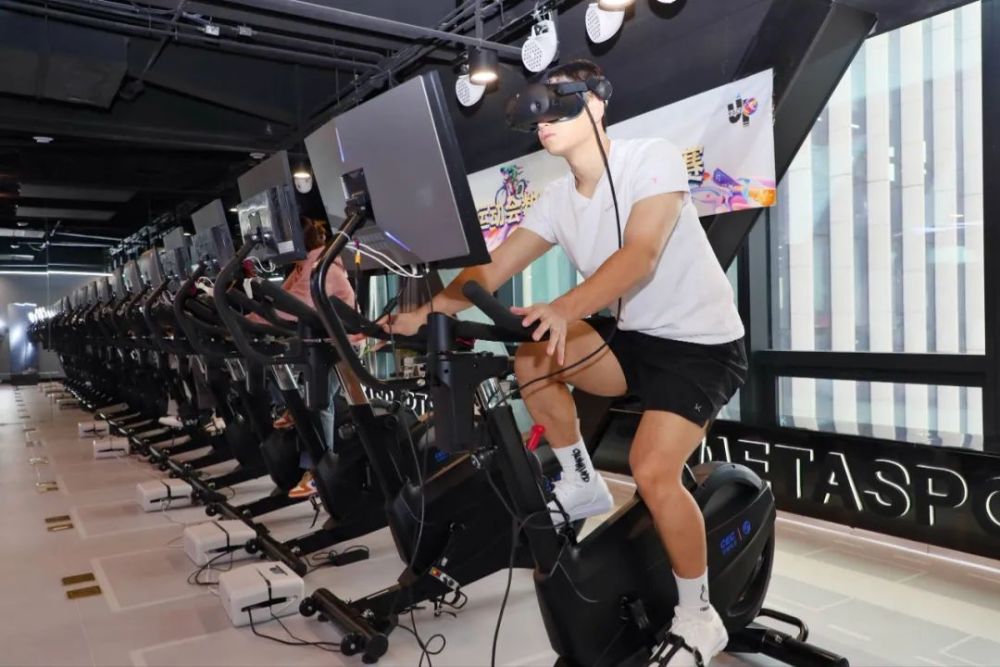 新春走基层vr走进健身房