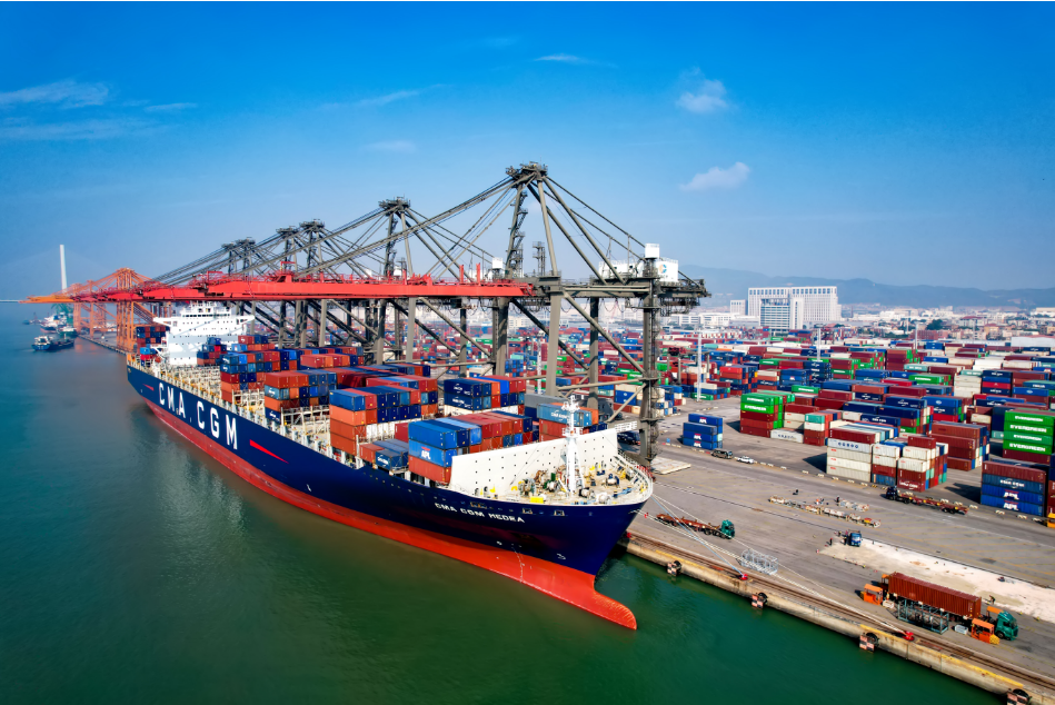 远海码头 郑志龙 摄春节期间,厦门港作业繁忙程度不减,马士基,地