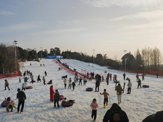 2022蚌埠花博园滑雪场图片