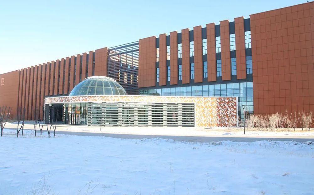 锡林郭勒盟蒙古族中学新校区建设项目自开工以来受到社会各界的高度