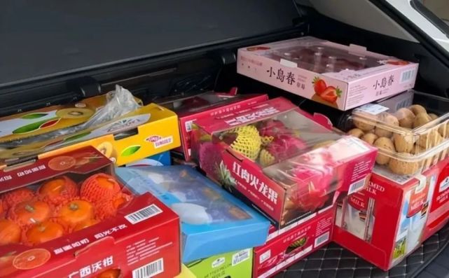 来看看他们的后备箱里都有啥?