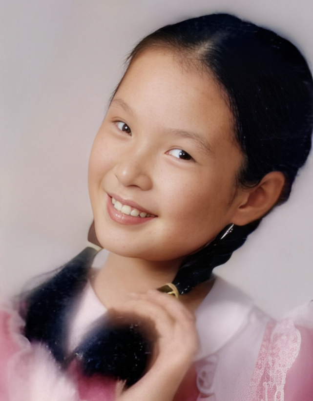 天心原名吴天心,1975年出生于中国台湾,年仅16岁就考入了华冈艺校舞蹈