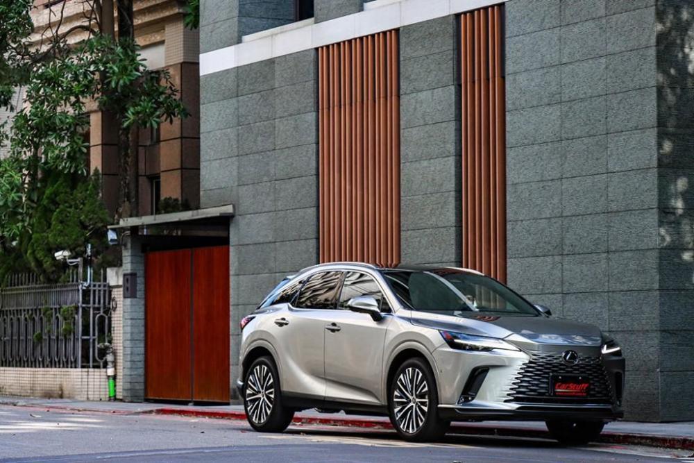 2023lexusrx350h旗舰版充满驾驶乐趣的轿跑suv24tawd