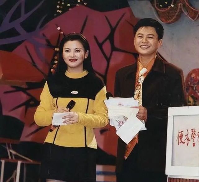 卖饲料的湖南台开始寻找出路,直到1997年,推出《快乐大本营》.