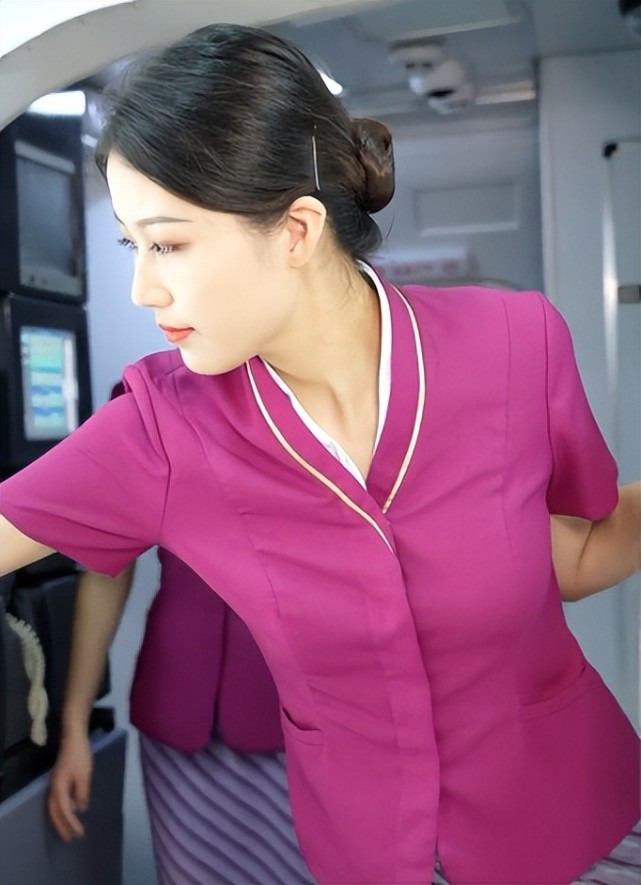 厦航开33万高薪急招空乘