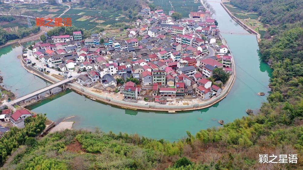 绍兴市嵊州市谷来镇马溪村,水绕村前过,如玉带缠腰,山环水绕,山清水秀