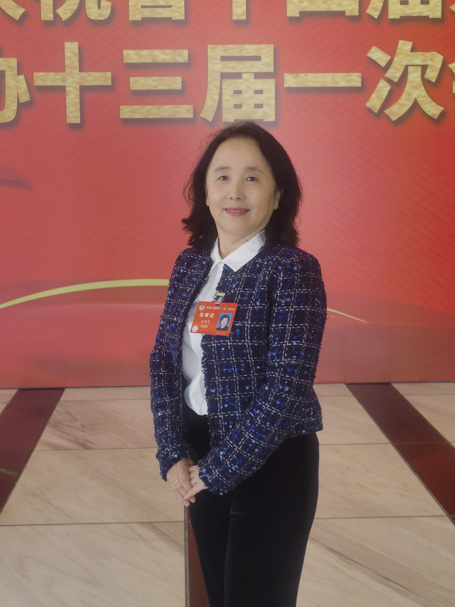 省政协委员丛慧芳:各级医疗机构加强"中西并重" 救治新冠患者_腾讯