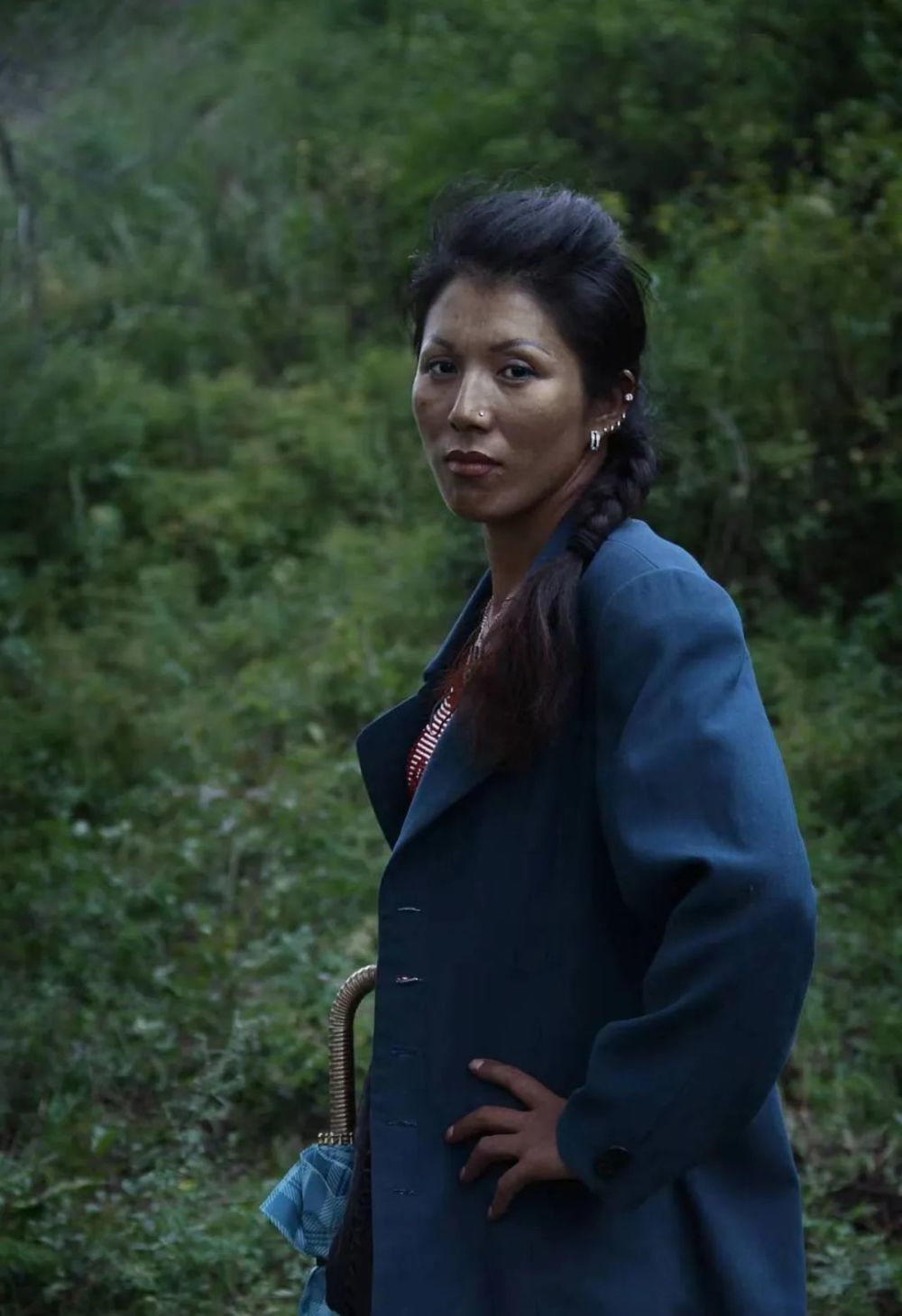 但提到徐童,中国独立纪录片代表导演之一,你就知道这是个精英男士.