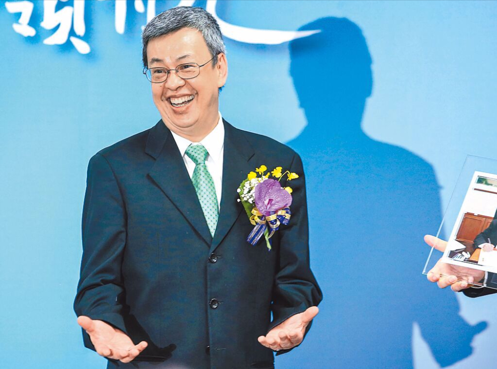 爆陈建仁上任后第一个问题是高端争议，王鸿薇：很多人磨刀霍霍_腾讯新闻