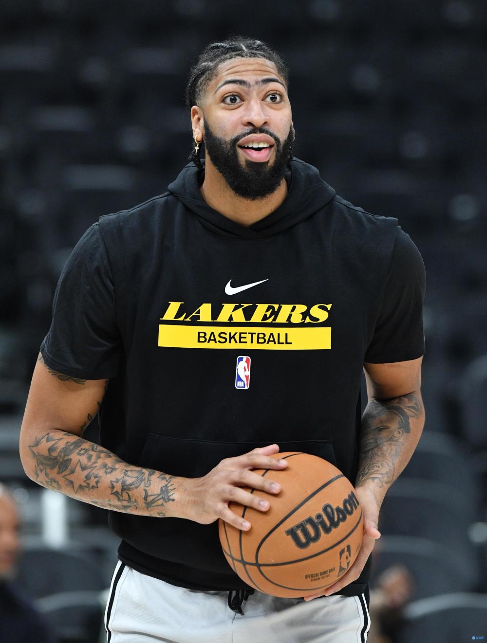 安东尼-戴维斯16中6拿到16分10板 正负值-16全场最低-腾讯新闻