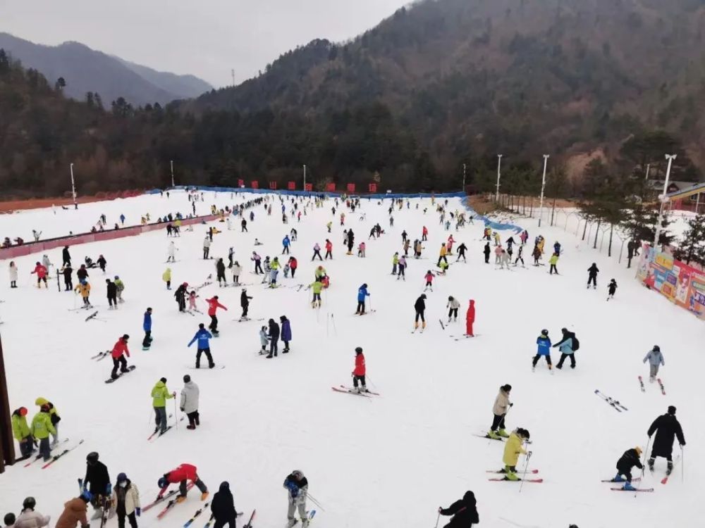 紫柏山国际滑雪场图片