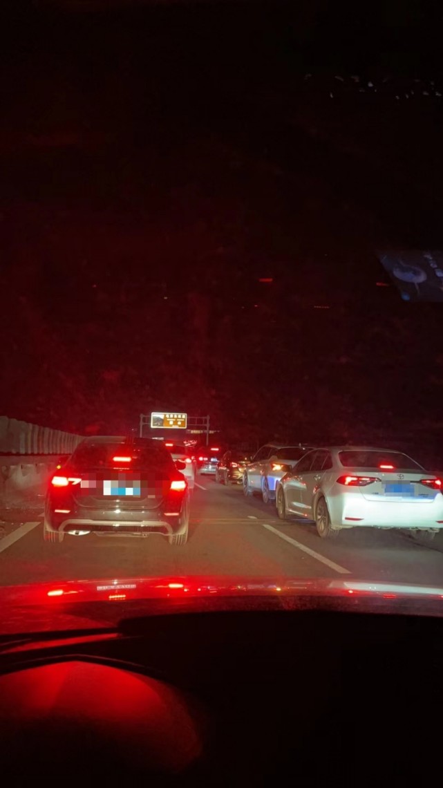 邵阳一母亲担心女儿返程开车打瞌睡陪着驾车到长沙后自己坐车回家