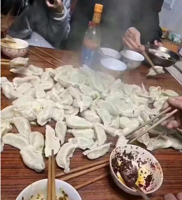 吃顿饺子的事，怎么就让网友嚷嚷了一整个春节？_腾讯新闻