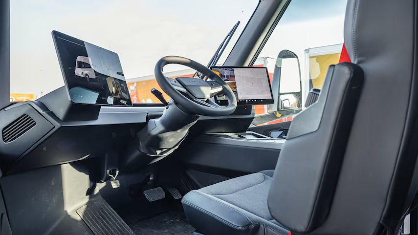 特斯拉 semi 里面长啥样?我们先帮你看了看_腾讯新闻