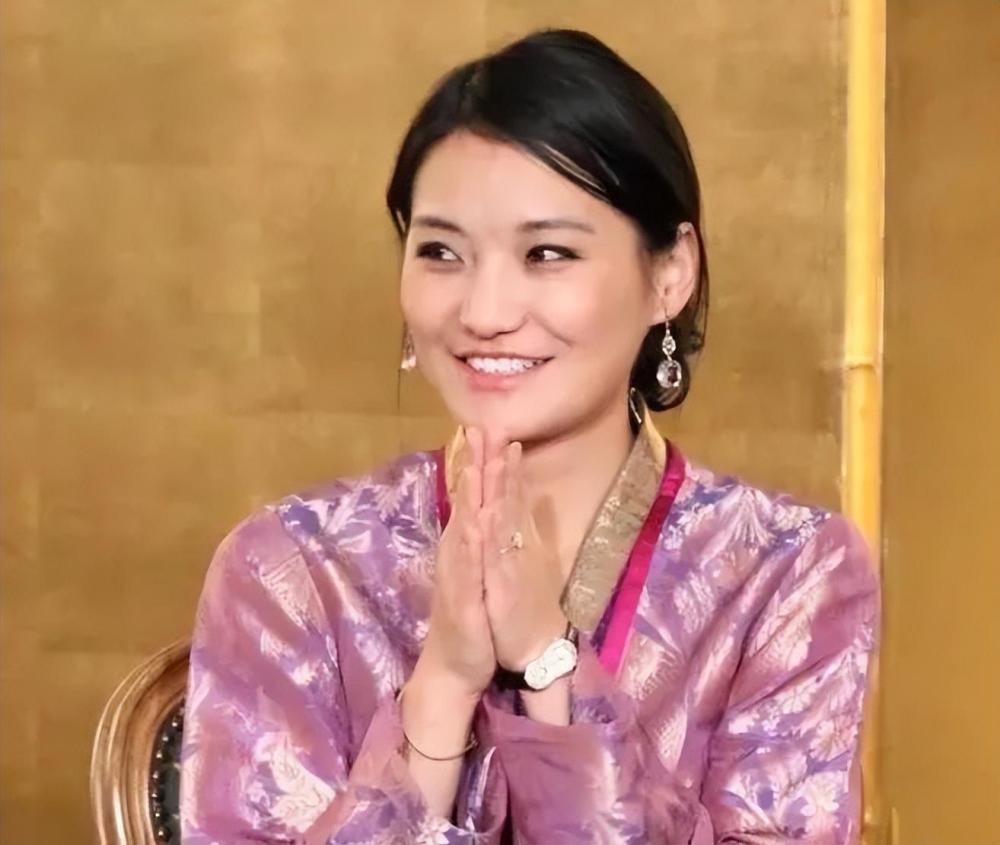 取代表姐嫁给不丹国王结婚11年照顾4位太后佩玛王后过得如何