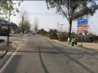 1月27日,龙泉驿区公路运行服务中心值班人员对成简快速路,五洛路,g318