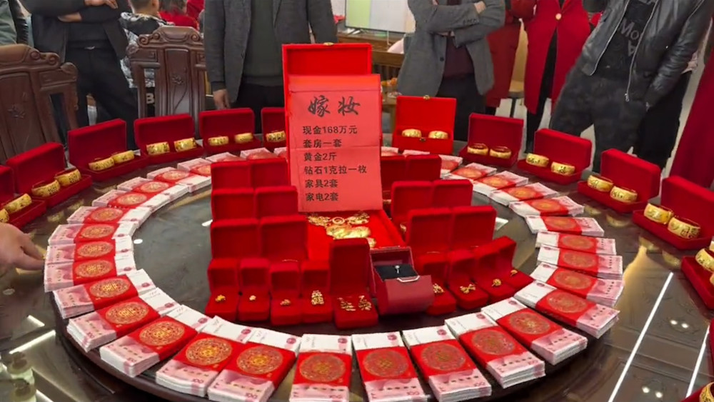 父母精心备满屋子嫁妆女儿推门一看红彤彤一片感动娘家的底气