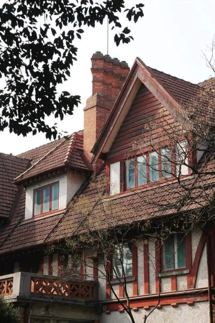 武康路上这座90多岁的欧式老建筑,你知道它的来历吗?_腾讯新闻