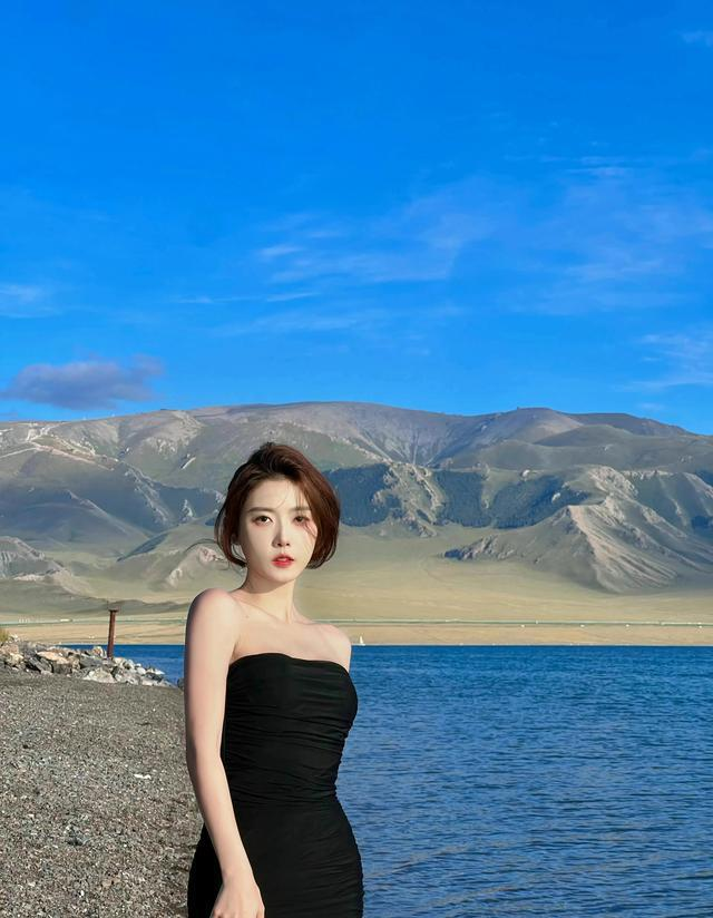 是个标准的95后,在抖音刚刚开始流行的时候,聂小雨就入驻了抖音平台