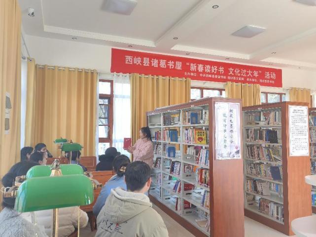 河南西峡:书香伴新春 图书馆里过大年