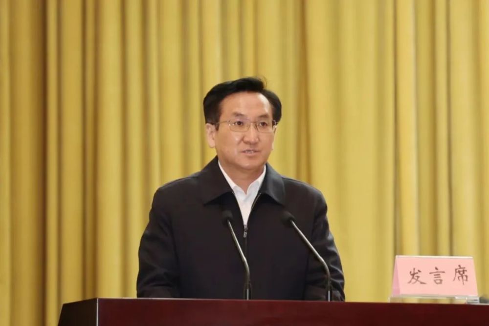 会上,书面传达学习了全省发扬自我革命精神坚持严的基调持续深化"一改