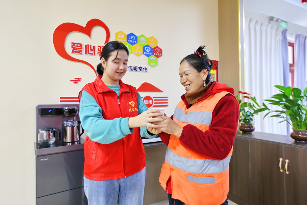 库车市石榴籽服务站办好民生事