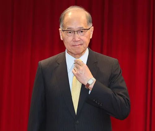 "老蓝男"李大维回任海基会董事长_腾讯新闻